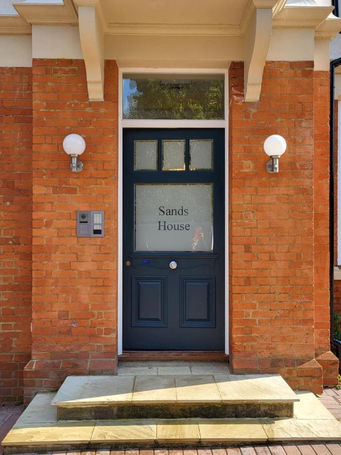 Sands House - Luxury Modern Studios With Secure Parking In Epsom, Surrey Exterior foto