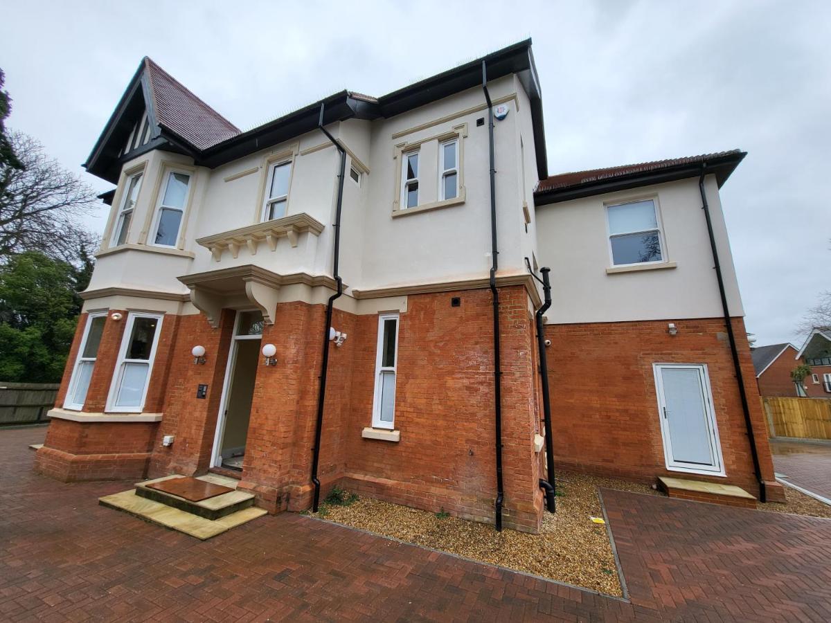 Sands House - Luxury Modern Studios With Secure Parking In Epsom, Surrey Exterior foto