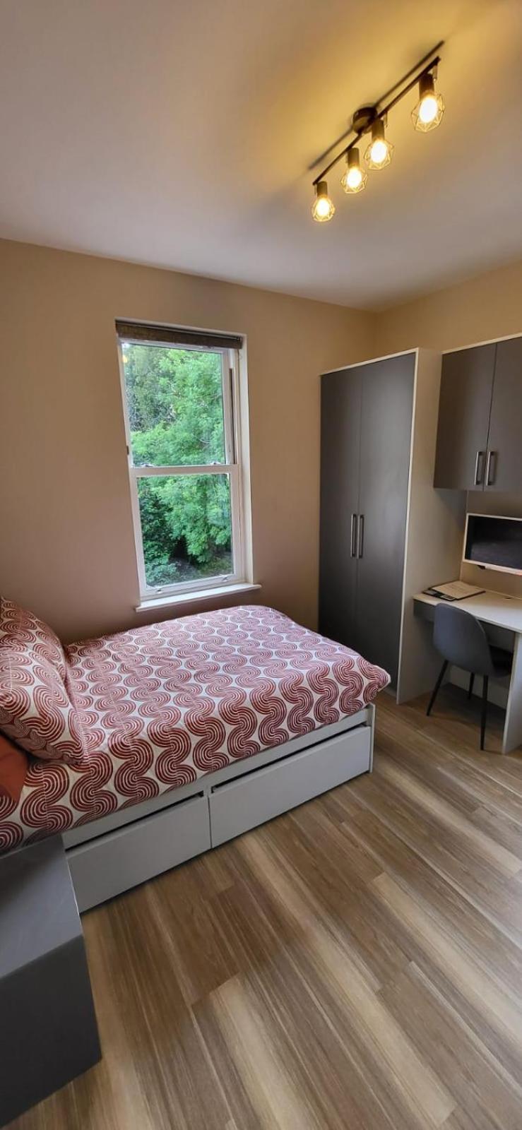 Sands House - Luxury Modern Studios With Secure Parking In Epsom, Surrey Exterior foto